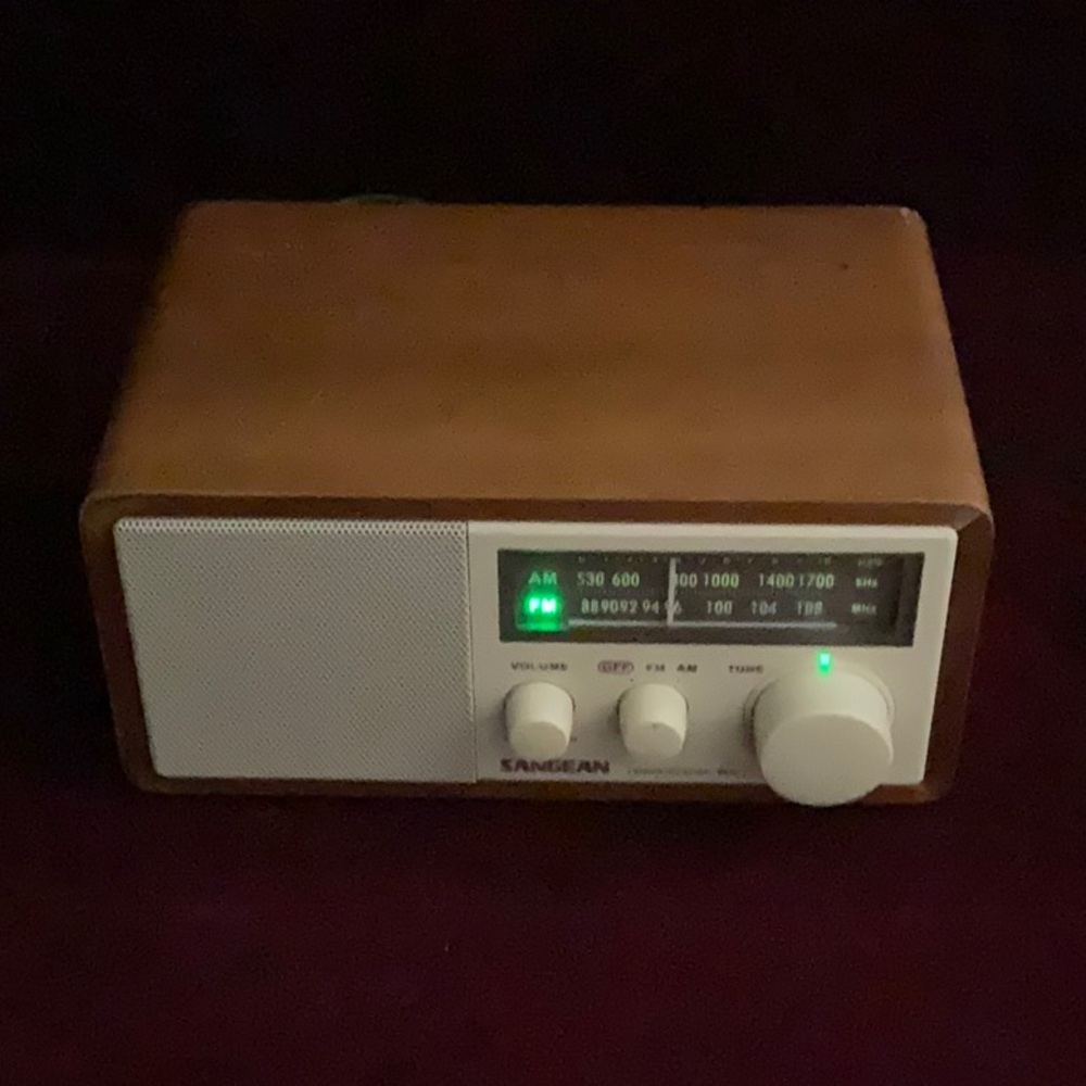 Radio Sangean WR-11 AM/FM Table Top. Office, kitchen & more. Blasting good.